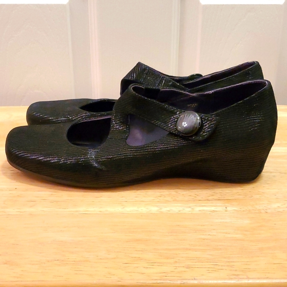 Sale Van Eli 🌻 Cross Strap Mary Jane Black Shoe 10.5M